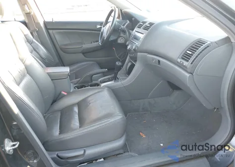 2005 Honda Accord 2.4 Ex from USA, damaged, VIN 1HGCM56825A187630